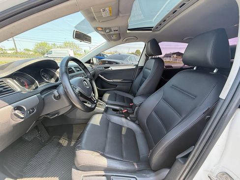 Used 2017 Volkswagen Jetta SE FWD image 12