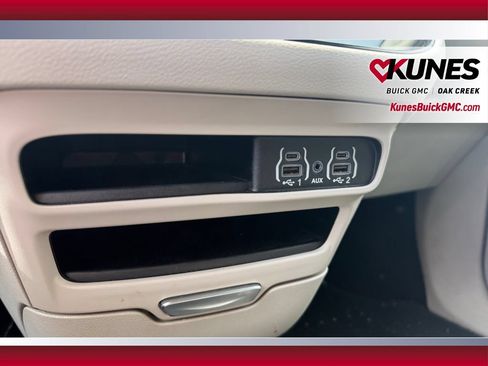 Used 2023 Chrysler Pacifica Touring-L FWD image 34