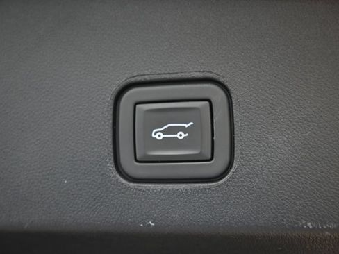 Used 2024 Cadillac Lyriq Tech RWD image 16