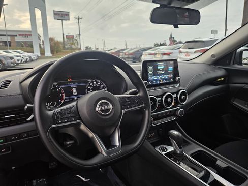 Used 2025 Nissan Sentra SV image 12