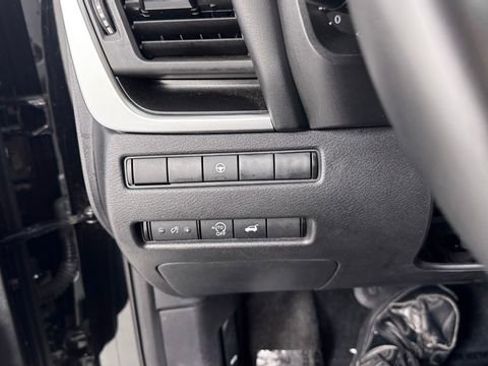 Certified 2025 Nissan Rogue SV AWD/4WD image 33