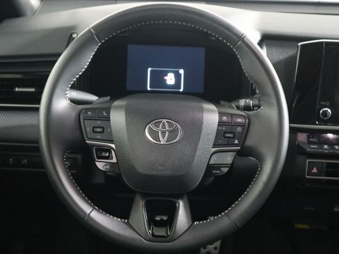 Used 2025 Toyota Camry SE w/ Convenience Package FWD image 16