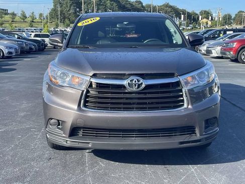 Used 2016 Toyota Highlander LE FWD image 2