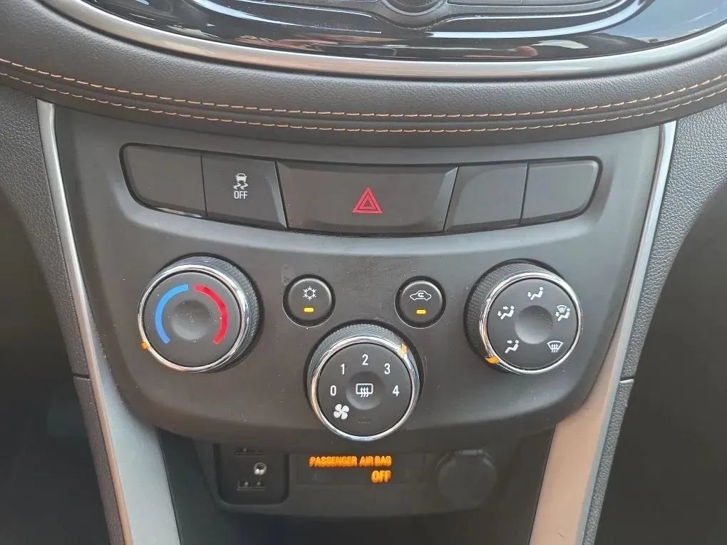 Used 2022 Chevrolet Trax LS AWD/4WD image 28