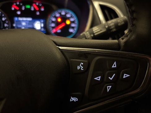 Used 2020 Chevrolet Equinox LT image 14