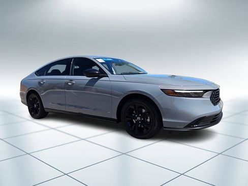 Certified 2025 Honda Accord SE image 3