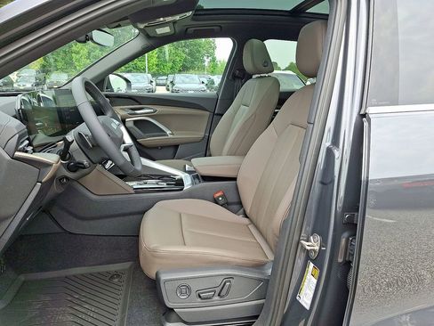 Used 2025 Audi Q5 Premium w/ Convenience Package image 6