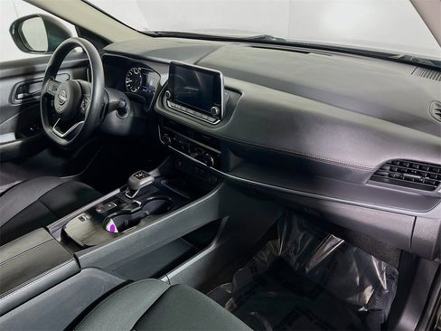 Used 2024 Nissan Rogue S image 26