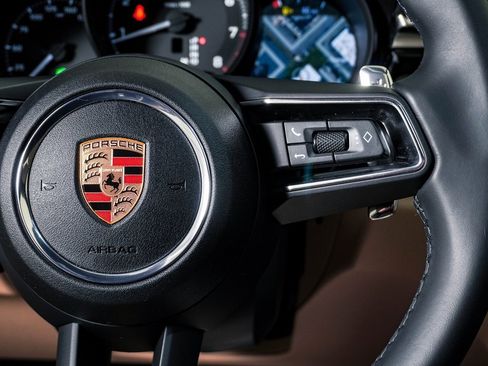 Certified 2025 Porsche Macan image 19