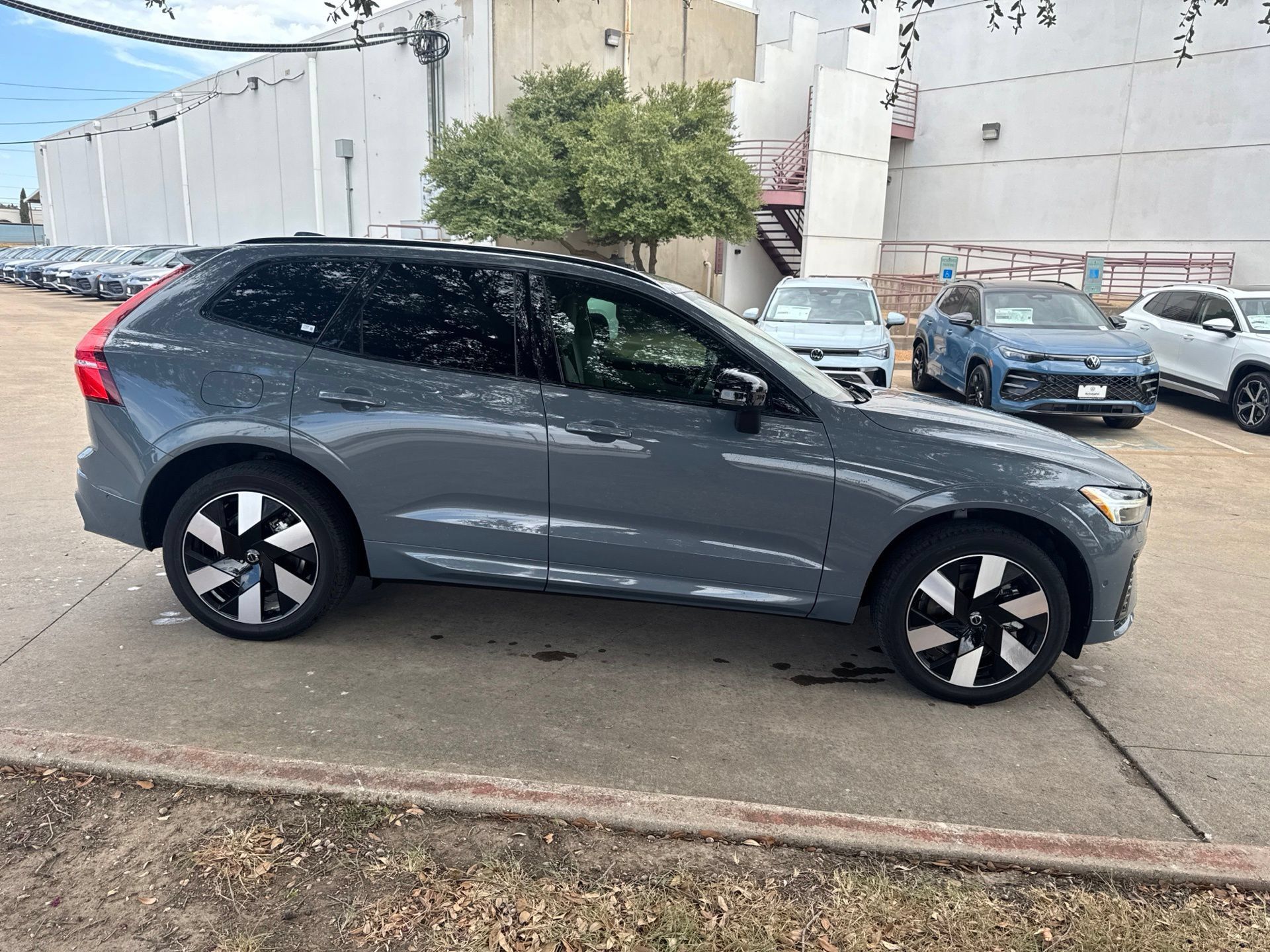Used 2024 Volvo XC60 T8 Plus w/ Protection Package Premier AWD/4WD image 5