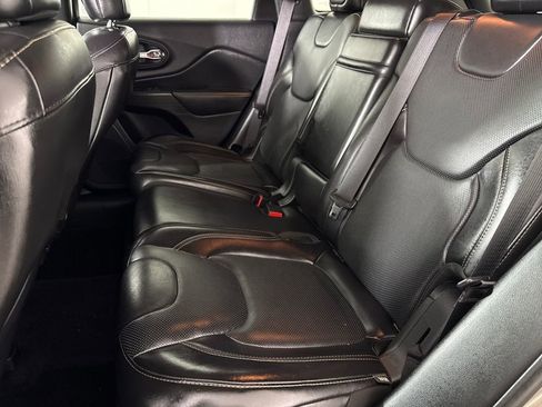 Used 2017 Jeep Cherokee Limited w/ Luxury Group image 12