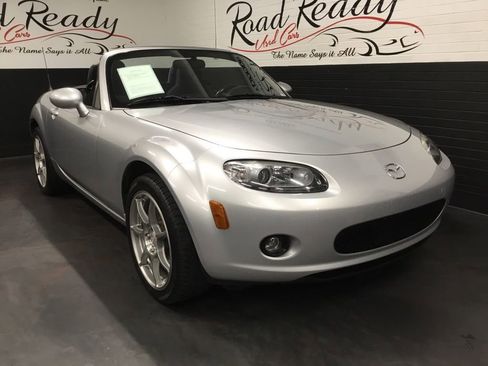 Used 2006 MAZDA MX-5 Miata Touring image 3