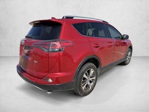 Used 2017 Toyota RAV4 XLE FWD image 5