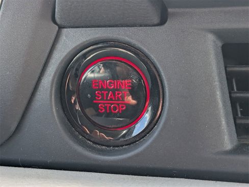 Used 2024 Honda Pilot Touring image 16