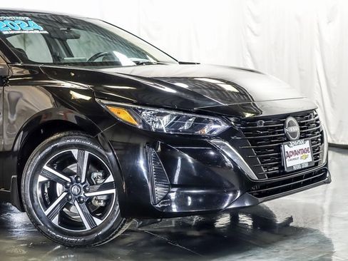 Used 2024 Nissan Sentra SV image 3