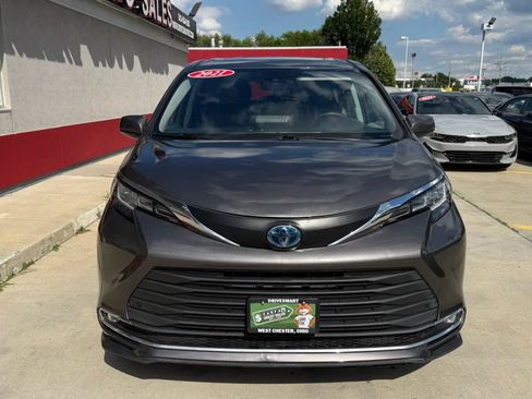 Used 2021 Toyota Sienna XLE AWD/4WD image 6