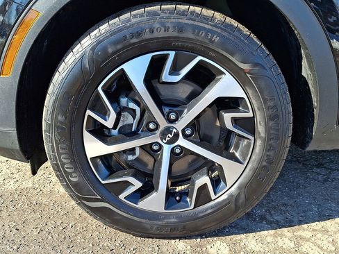 Certified 2023 Kia Sportage EX image 9