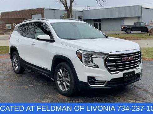 Used 2024 GMC Terrain SLT image 2
