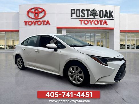 Used 2025 Toyota Corolla LE FWD image 9