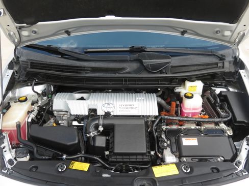 Used 2013 Toyota Prius Two FWD image 10