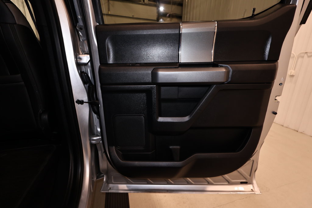 Used 2015 Ford F150 XLT w/ Equipment Group 302A Luxury AWD/4WD image 17