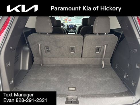 Used 2021 Chevrolet Traverse LT image 11