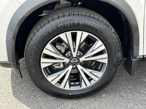 Used 2022 Nissan Rogue SV image 15