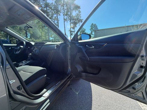 Used 2018 Nissan Rogue SV w/ Premium Package FWD image 20