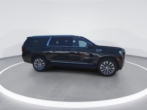 Used 2023 GMC Yukon XL Denali AWD/4WD image 4