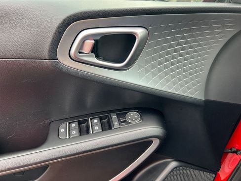 Used 2025 Kia Soul LX w/ LX Technology Package image 18