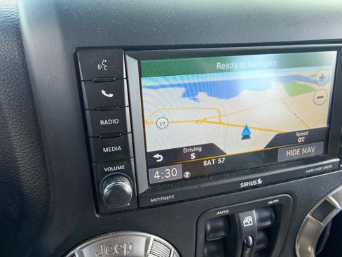 Used 2018 Jeep Wrangler Unlimited Sahara AWD/4WD image 9