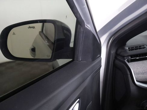 Used 2025 Jeep Compass Latitude AWD/4WD image 32