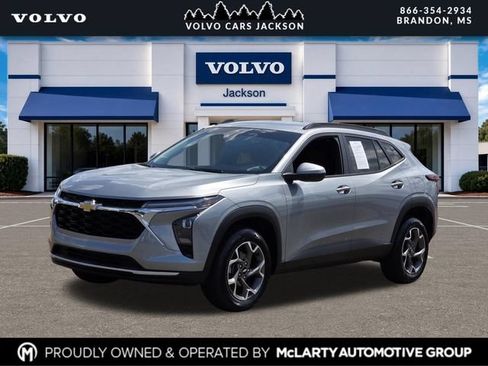 Used 2024 Chevrolet Trax LT w/ Driver Confidence Package FWD image 7