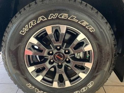 Used 2021 Nissan Titan PRO-4X w/ Pro-4x Convenience Package image 32