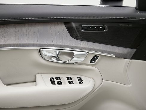 New 2026 Volvo XC90 T8 Ultra w/ Protection Package image 11