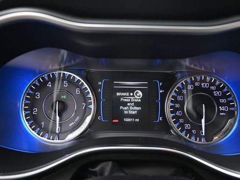 Used 2017 Chrysler 200 Limited Platinum image 12