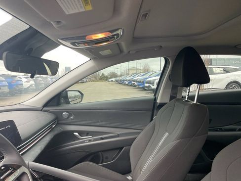 Used 2024 Hyundai Elantra SEL w/ Convenience Package image 9