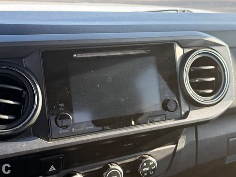 Used 2019 Toyota Tacoma TRD Off-Road w/ Technology Package AWD/4WD image 19