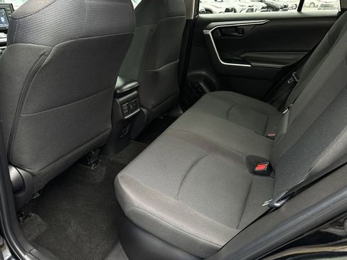 Used 2022 Toyota RAV4 LE image 15