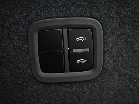 Used 2026 Porsche Cayenne AWD/4WD image 32