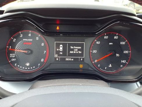 Used 2024 Chevrolet Trax RS w/ Sunroof Package FWD image 29