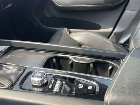 Used 2021 Volvo XC60 T5 Inscription w/ Protection Package Premier image 32