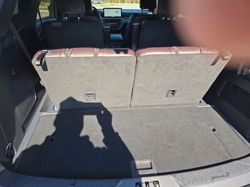 Used 2025 Ford Explorer Platinum w/ Ultimate Package image 12