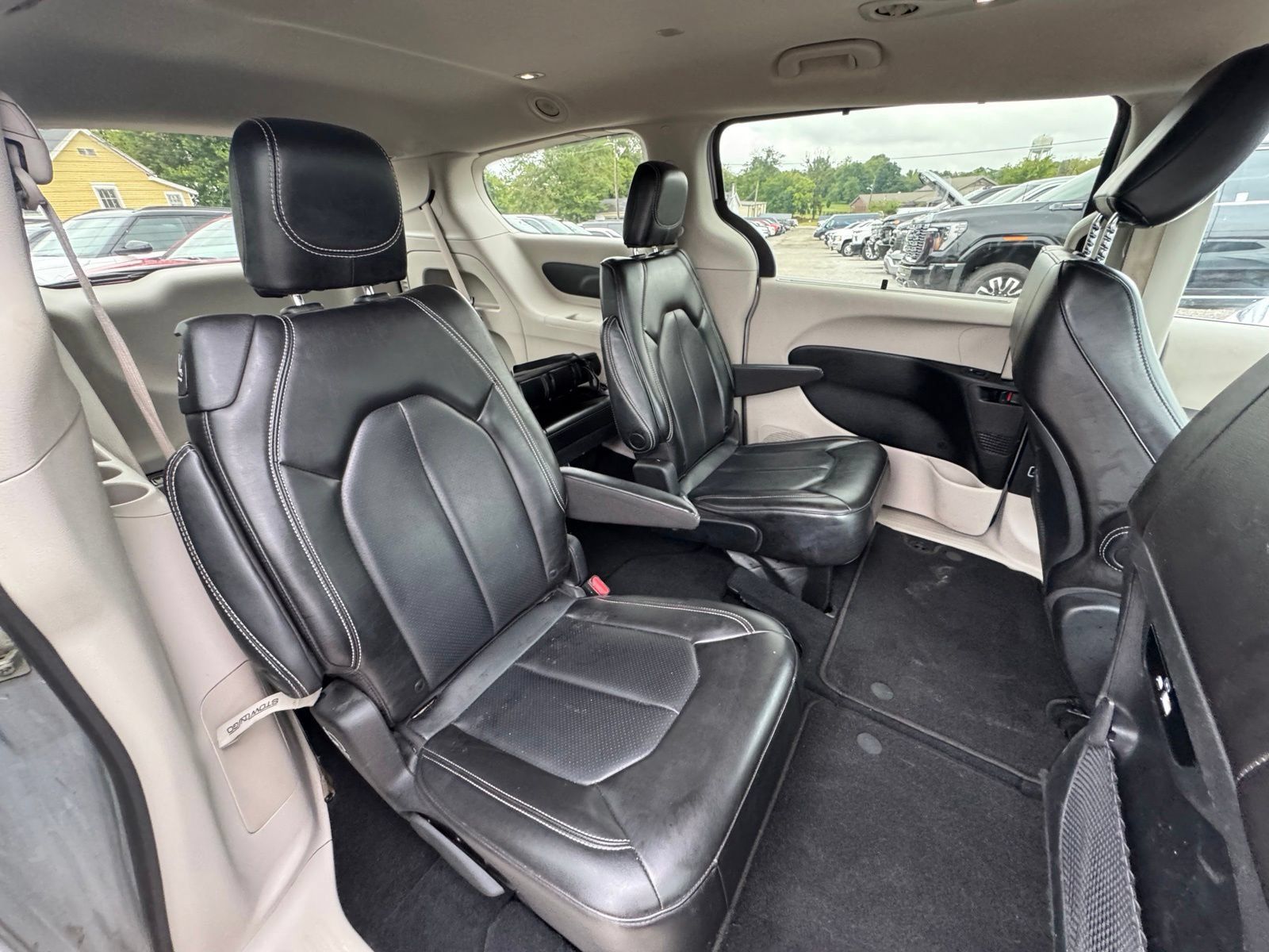 Used 2023 Chrysler Pacifica Touring-L FWD image 29