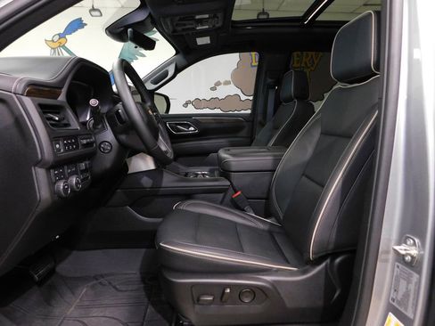 Used 2024 Chevrolet Tahoe Premier w/ Premium Package image 29