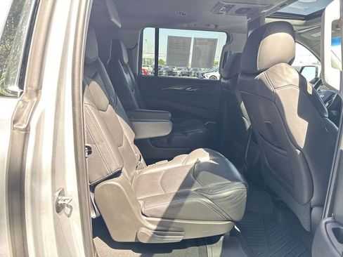 Used 2018 Cadillac Escalade ESV Premium Luxury AWD/4WD image 17