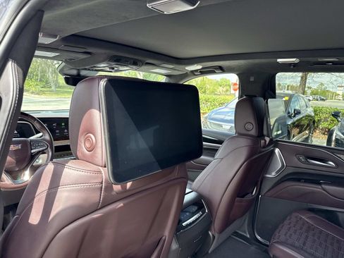 Certified 2024 Cadillac Escalade Sport Platinum w/ Heavy-Duty Trailer Package AWD/4WD image 18