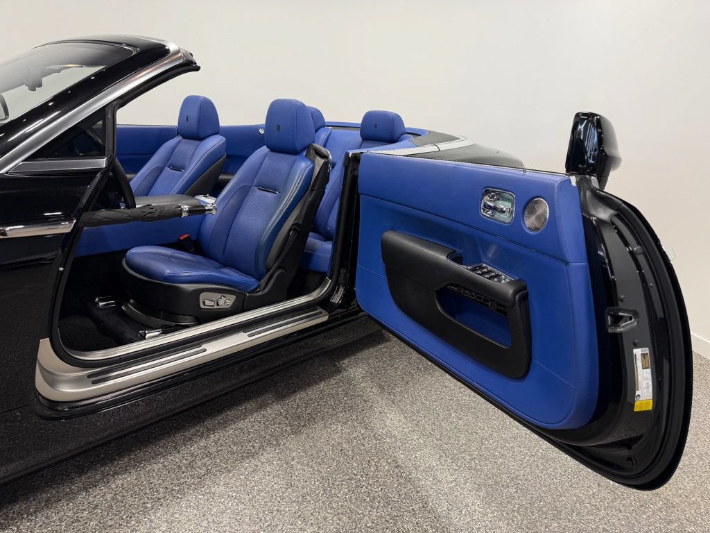 Used 2019 Rolls-Royce Dawn RWD image 13