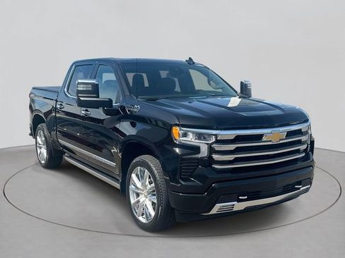 Used 2025 Chevrolet Silverado 1500 High Country w/ High Country Premium Package AWD/4WD image 3