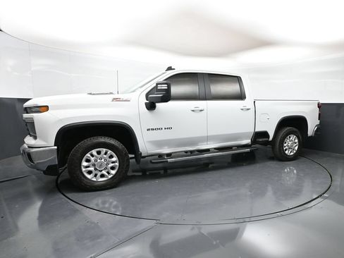 Used 2024 Chevrolet Silverado 2500 LT AWD/4WD image 27